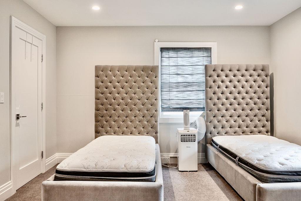 8 Stuyvesant Place, Lawrence, NY 11559