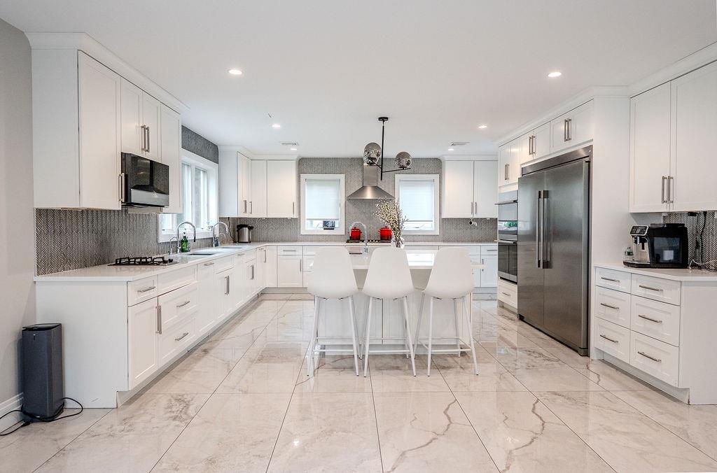 8 Stuyvesant Place, Lawrence, NY 11559