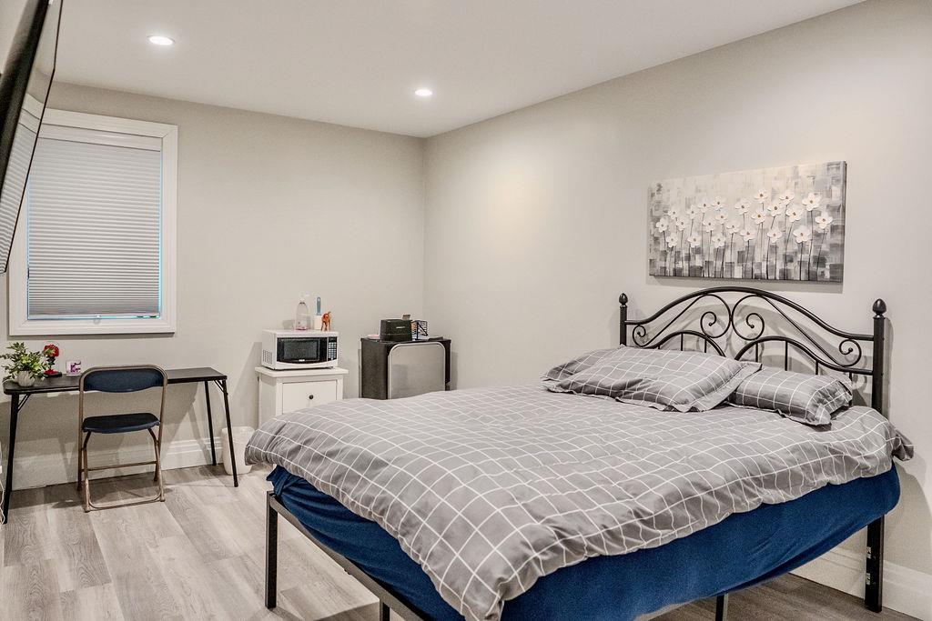 8 Stuyvesant Place, Lawrence, NY 11559