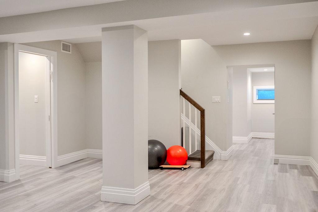 8 Stuyvesant Place, Lawrence, NY 11559