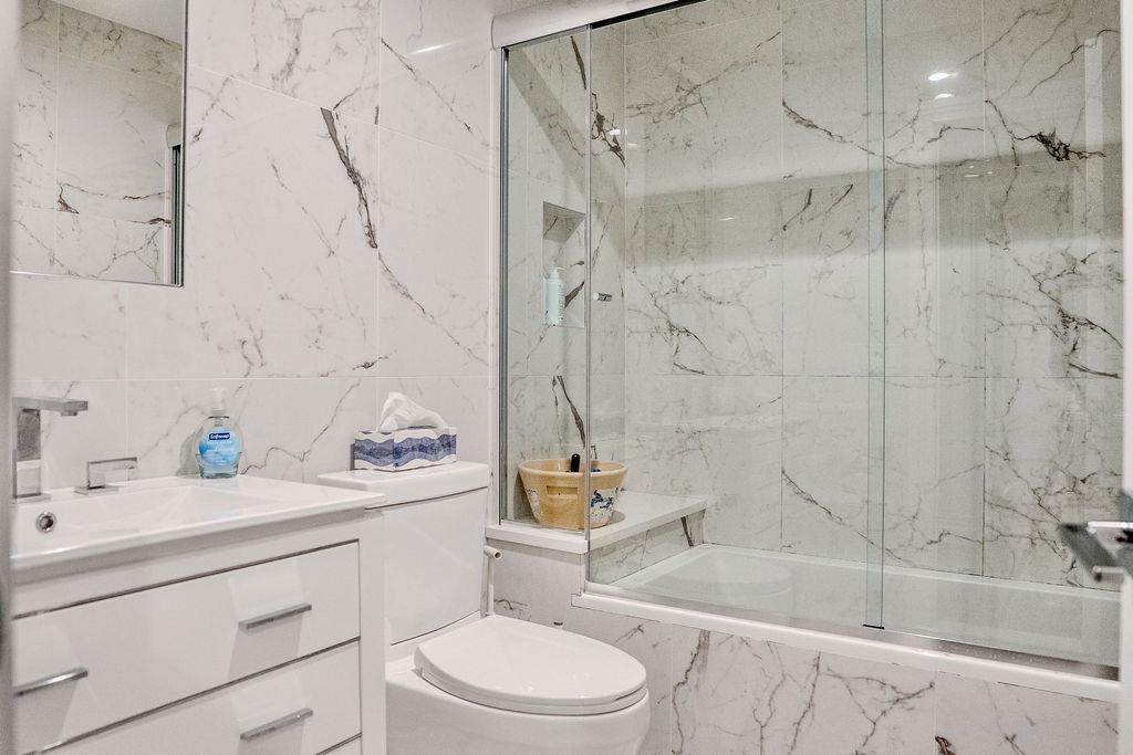 8 Stuyvesant Place, Lawrence, NY 11559