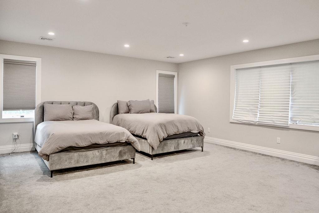 8 Stuyvesant Place, Lawrence, NY 11559