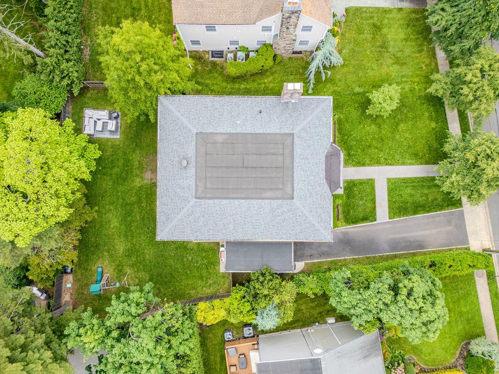 8 Stuyvesant Place, Lawrence, NY 11559