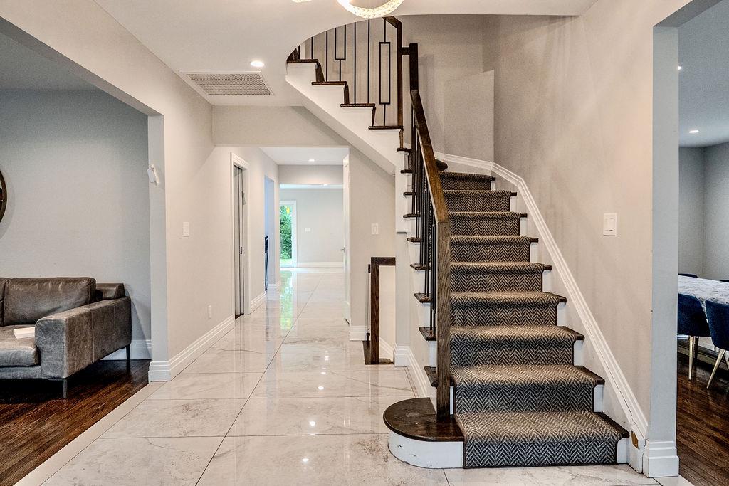 8 Stuyvesant Place, Lawrence, NY 11559