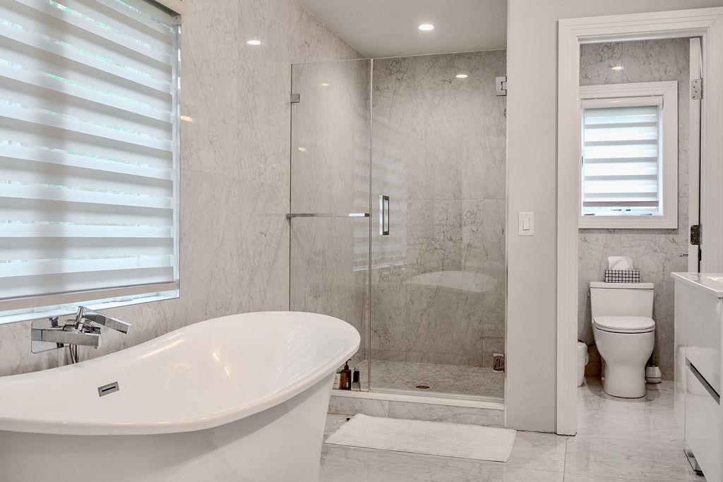 8 Stuyvesant Place, Lawrence, NY 11559