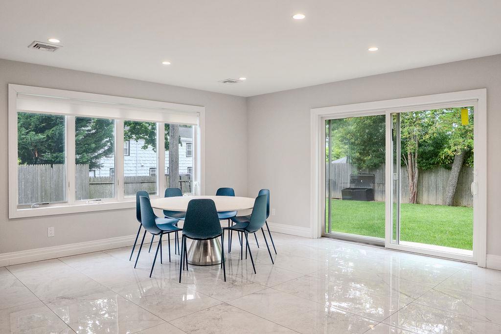 8 Stuyvesant Place, Lawrence, NY 11559