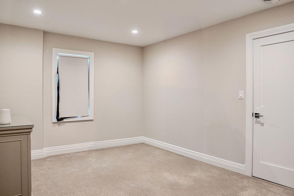 8 Stuyvesant Place, Lawrence, NY 11559