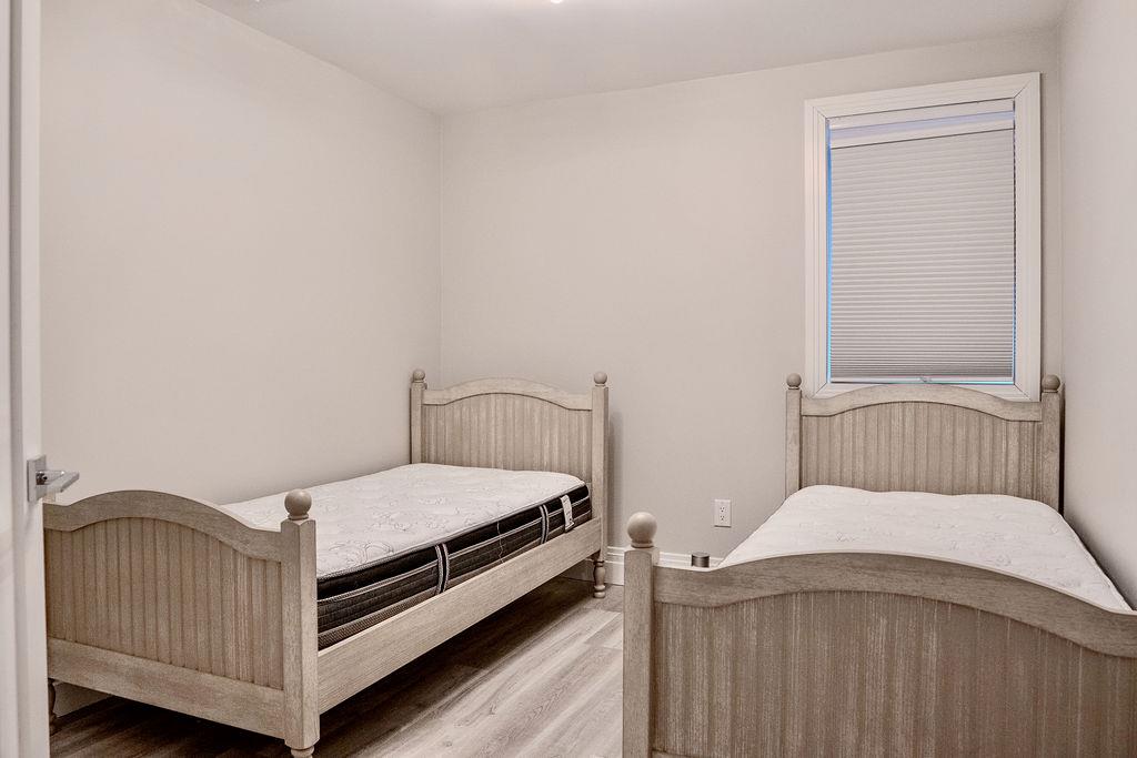 8 Stuyvesant Place, Lawrence, NY 11559