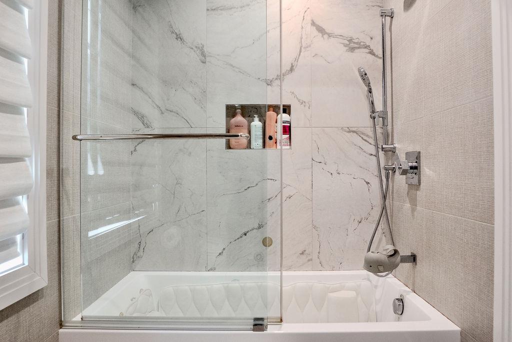 8 Stuyvesant Place, Lawrence, NY 11559