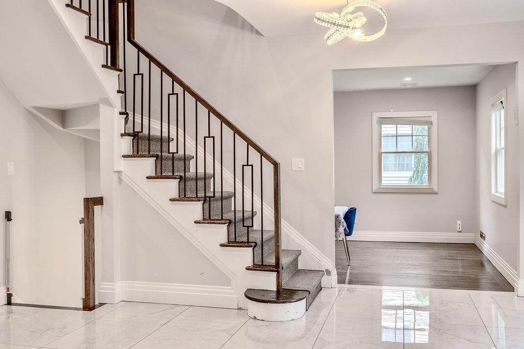 8 Stuyvesant Place, Lawrence, NY 11559