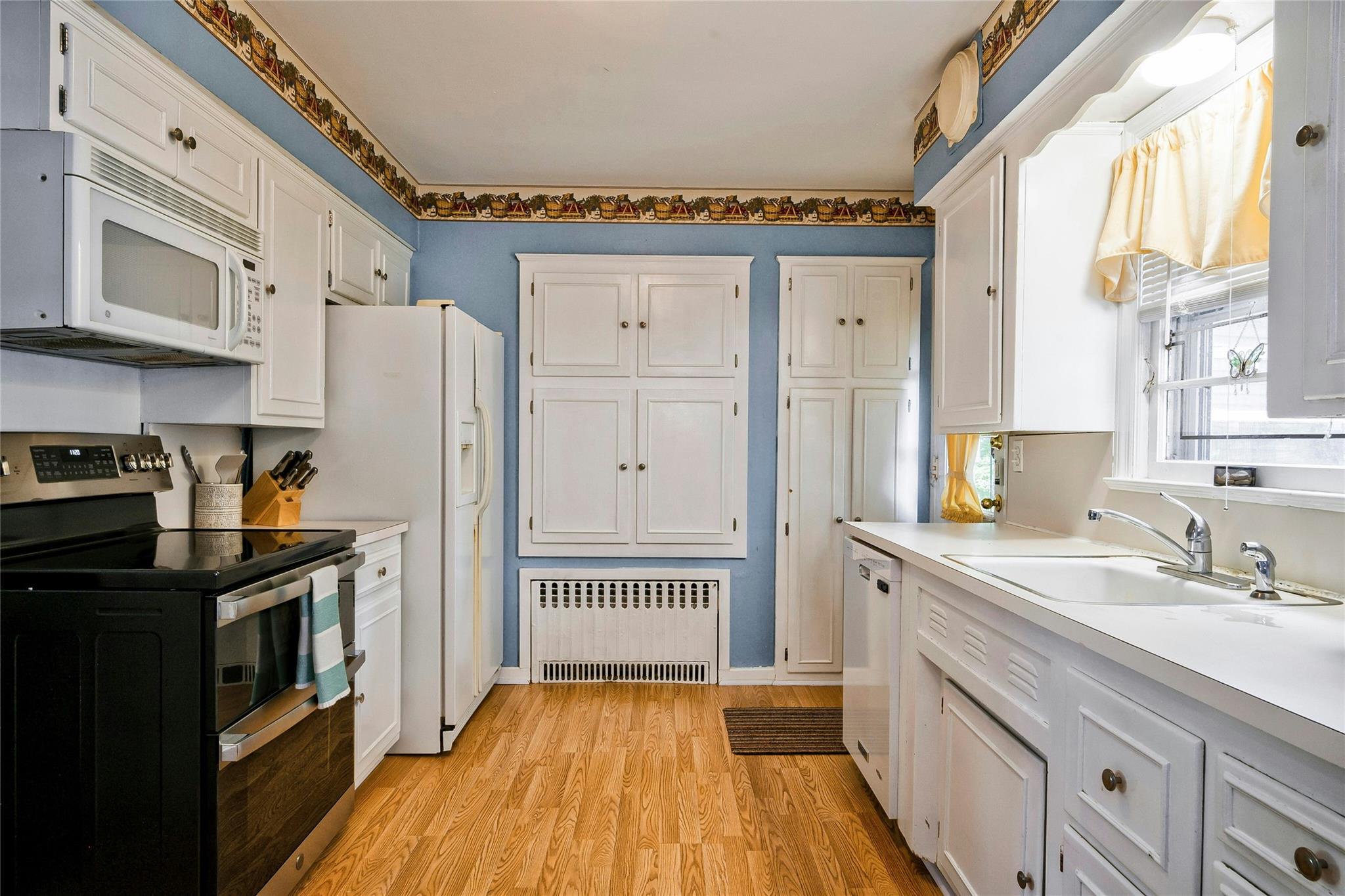 1310 Surrey Place, Rockville Centre, NY 11570