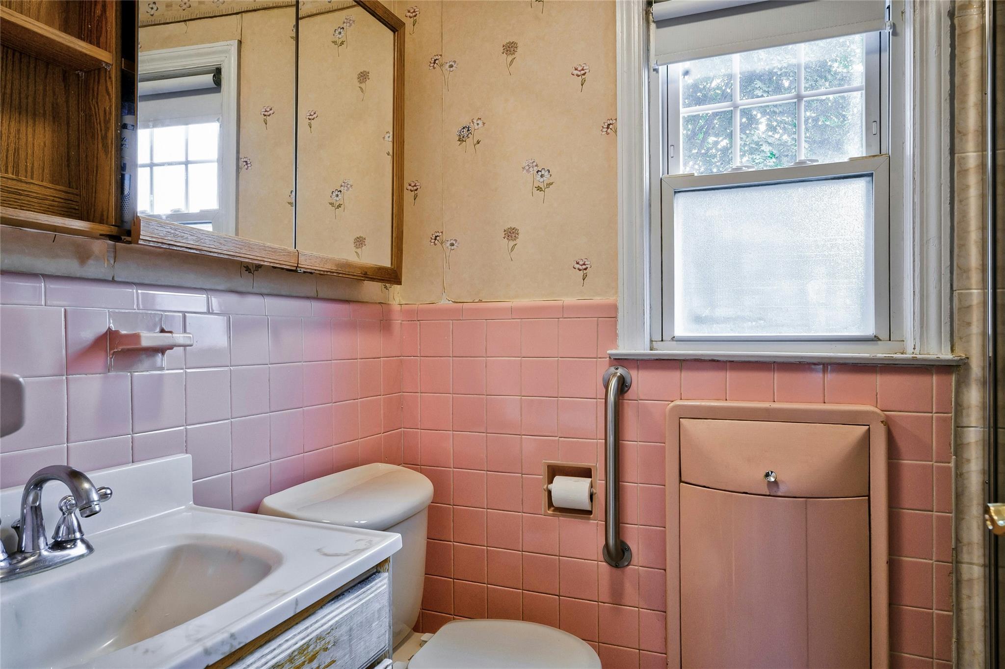 1310 Surrey Place, Rockville Centre, NY 11570