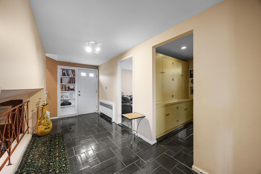 797 Caldwell Avenue, North Woodmere, NY 11581