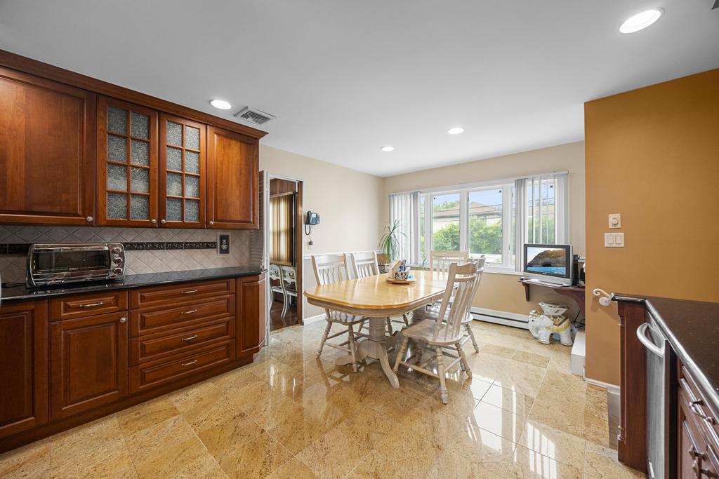 797 Caldwell Avenue, North Woodmere, NY 11581