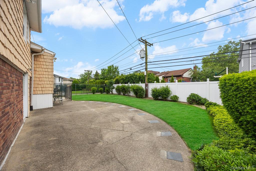 797 Caldwell Avenue, North Woodmere, NY 11581