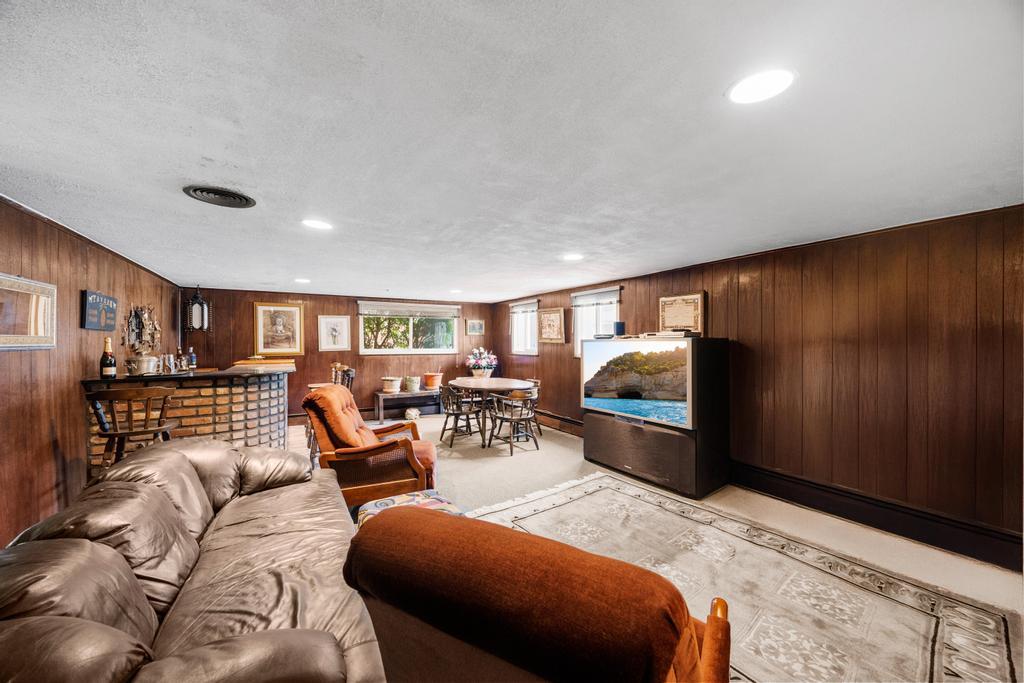 797 Caldwell Avenue, North Woodmere, NY 11581