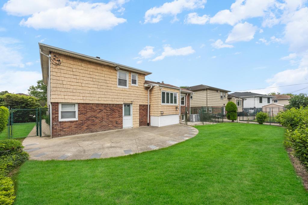 797 Caldwell Avenue, North Woodmere, NY 11581