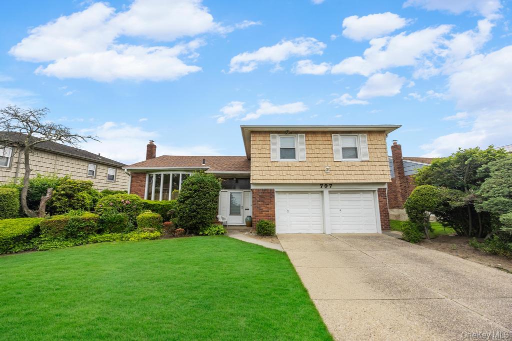 797 Caldwell Avenue, North Woodmere, NY 11581