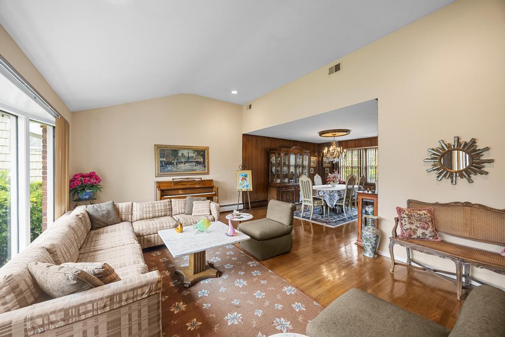 797 Caldwell Avenue, North Woodmere, NY 11581