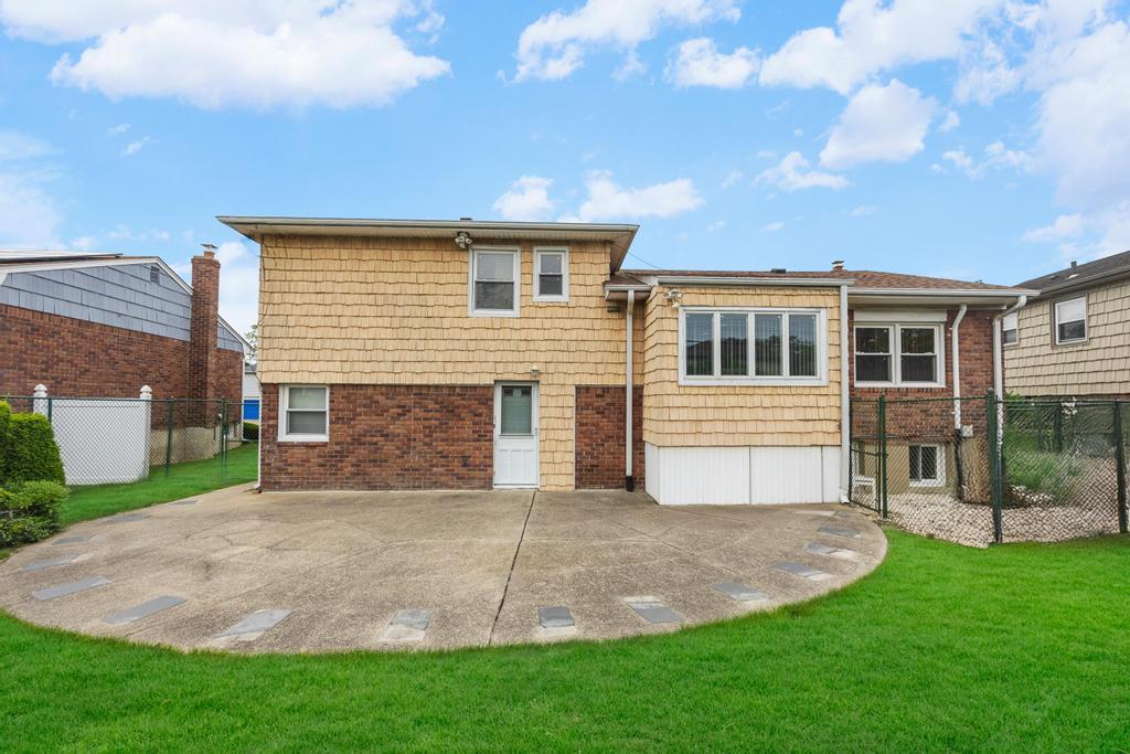 797 Caldwell Avenue, North Woodmere, NY 11581