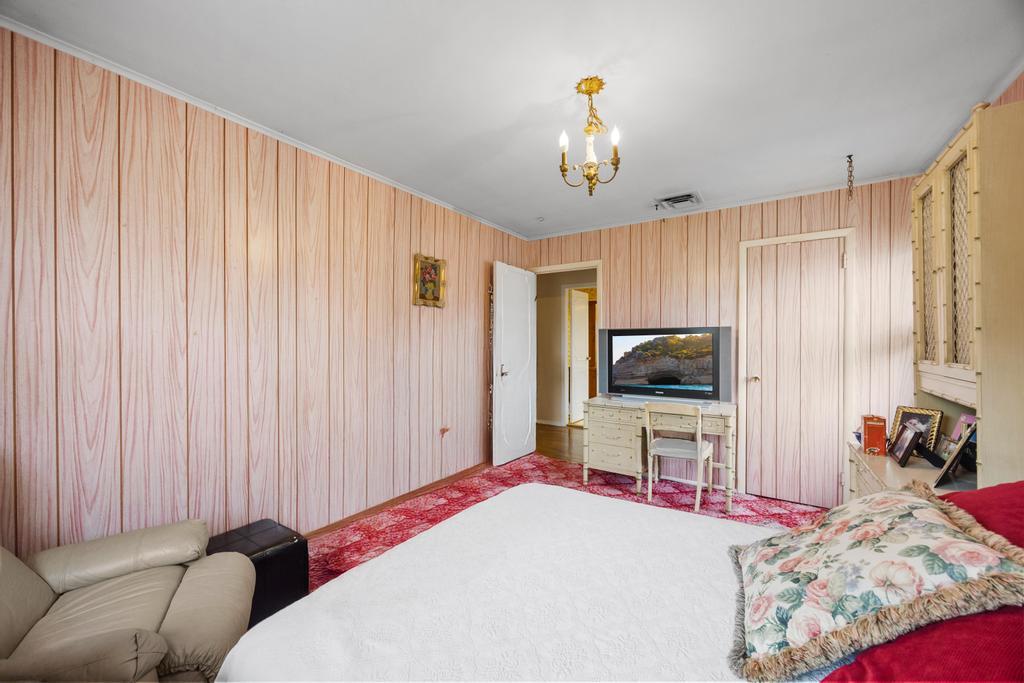 797 Caldwell Avenue, North Woodmere, NY 11581