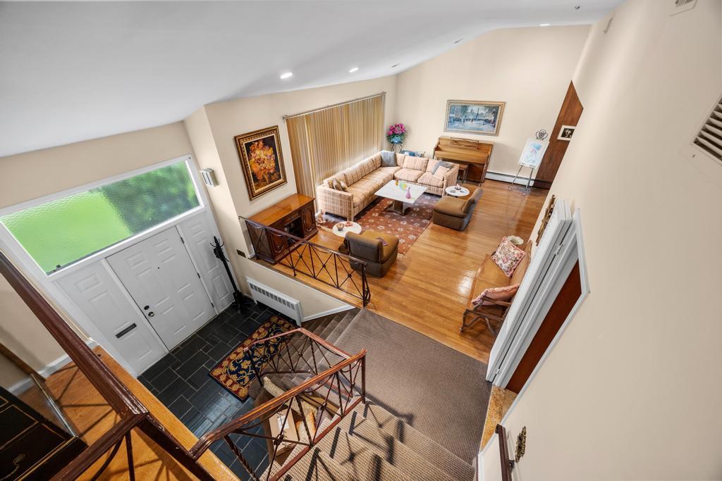 797 Caldwell Avenue, North Woodmere, NY 11581