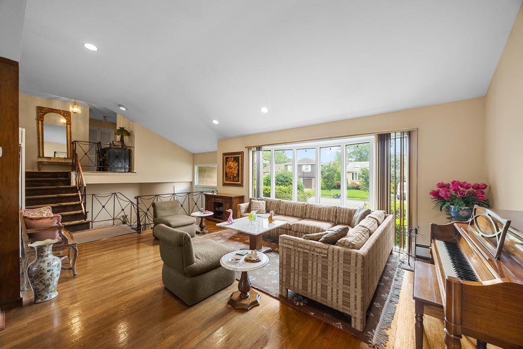 797 Caldwell Avenue, North Woodmere, NY 11581