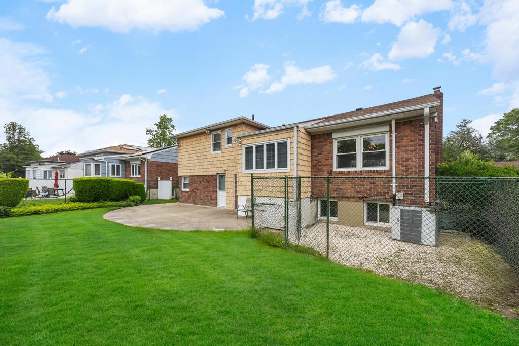 797 Caldwell Avenue, North Woodmere, NY 11581
