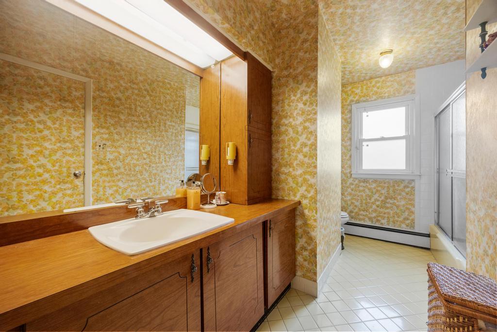 797 Caldwell Avenue, North Woodmere, NY 11581