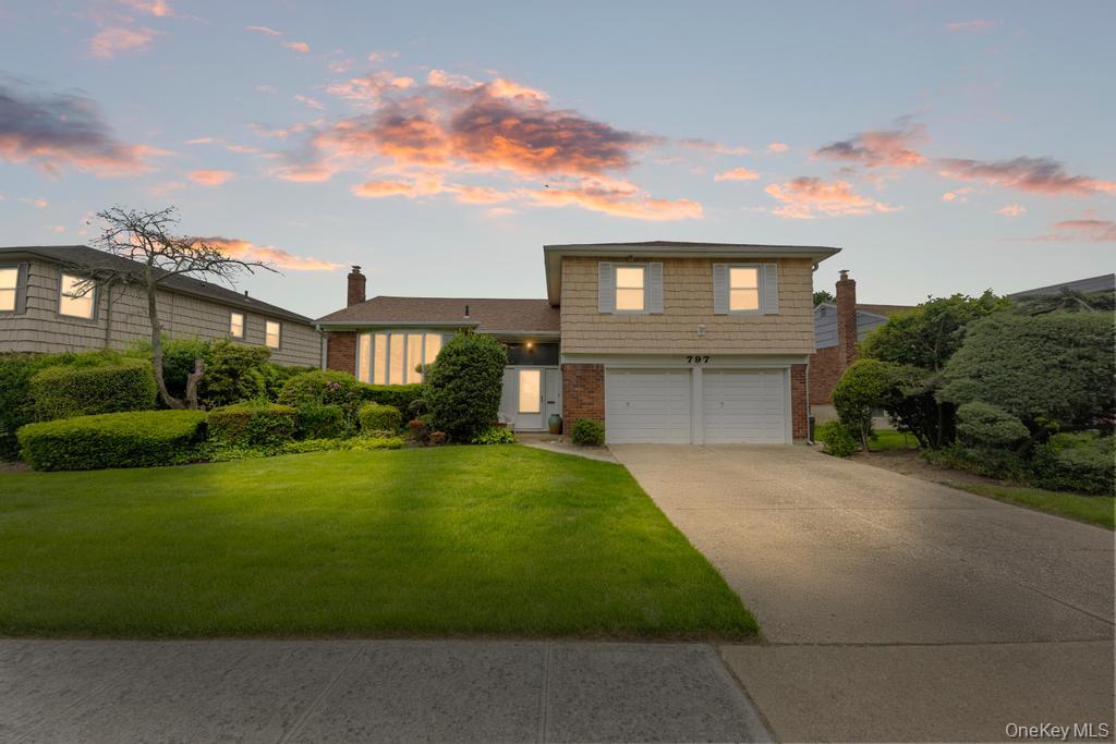 797 Caldwell Avenue, North Woodmere, NY 11581