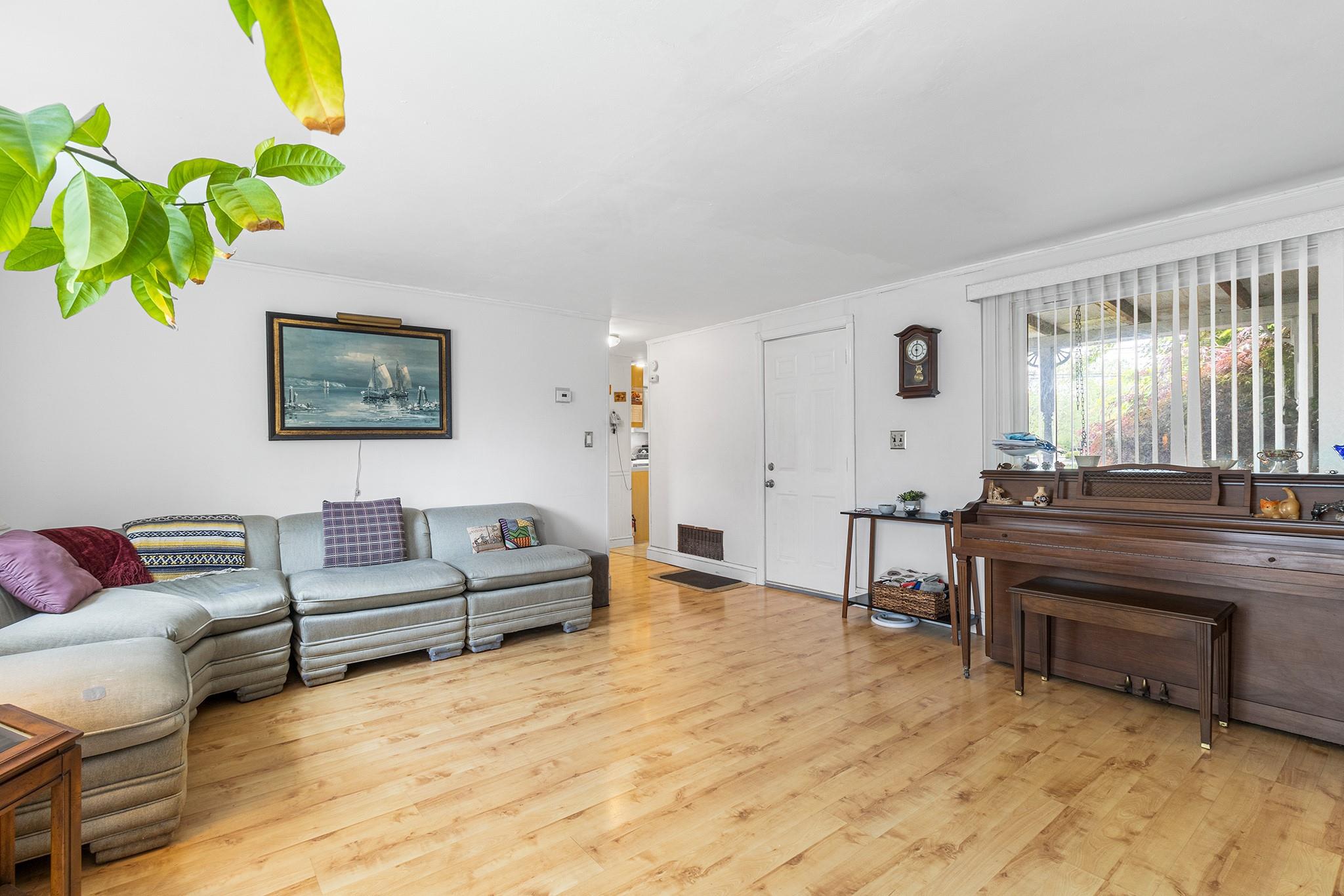 45 W 23rd Street, Deer Park, NY 11729