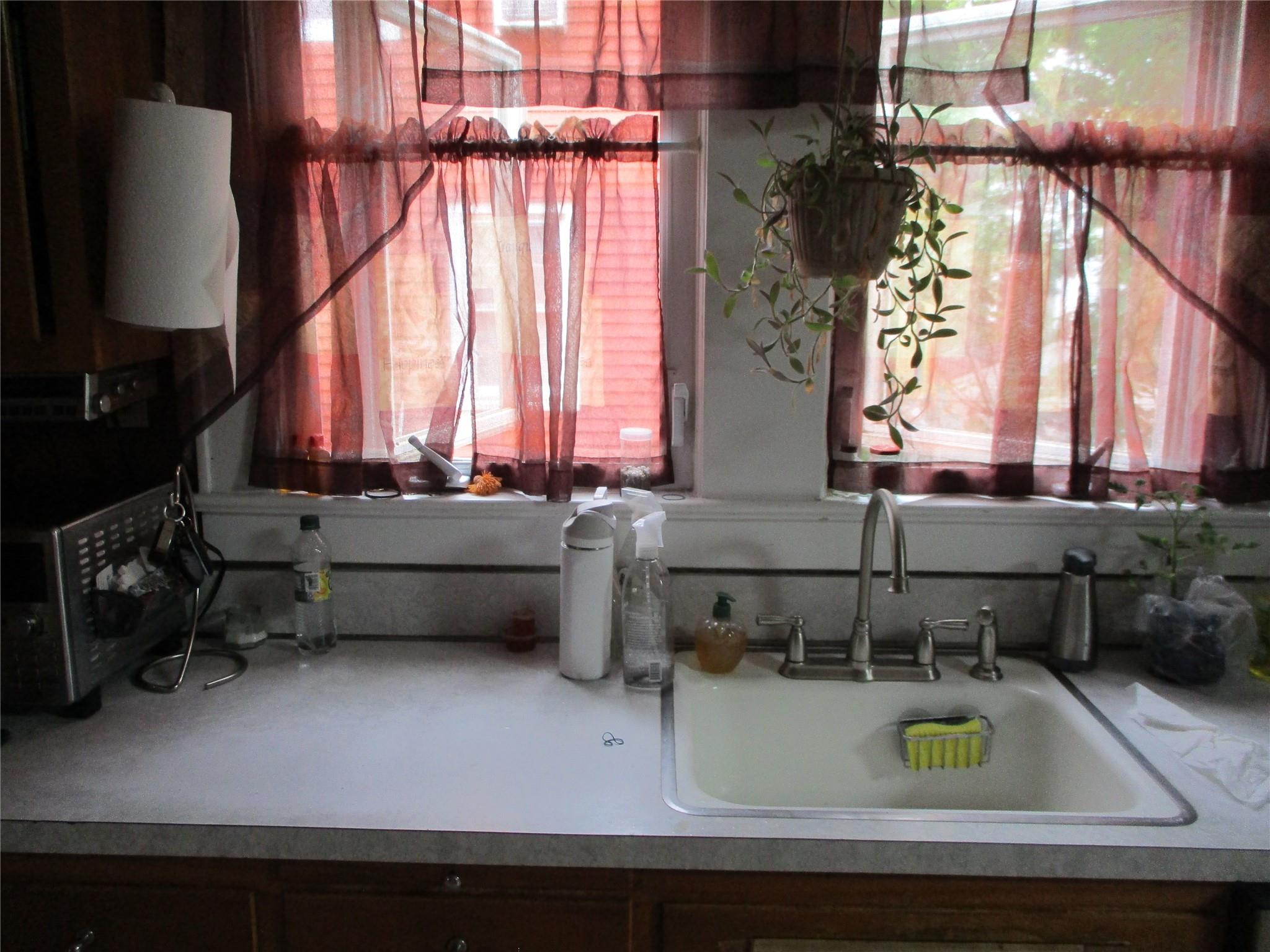 6 Ryder Place, East Rockaway, NY 11518