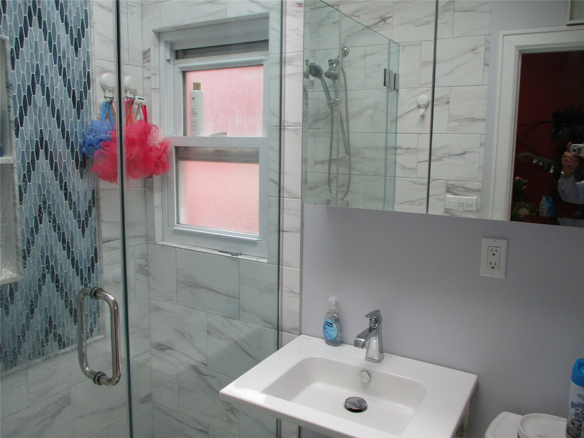 6 Ryder Place, East Rockaway, NY 11518