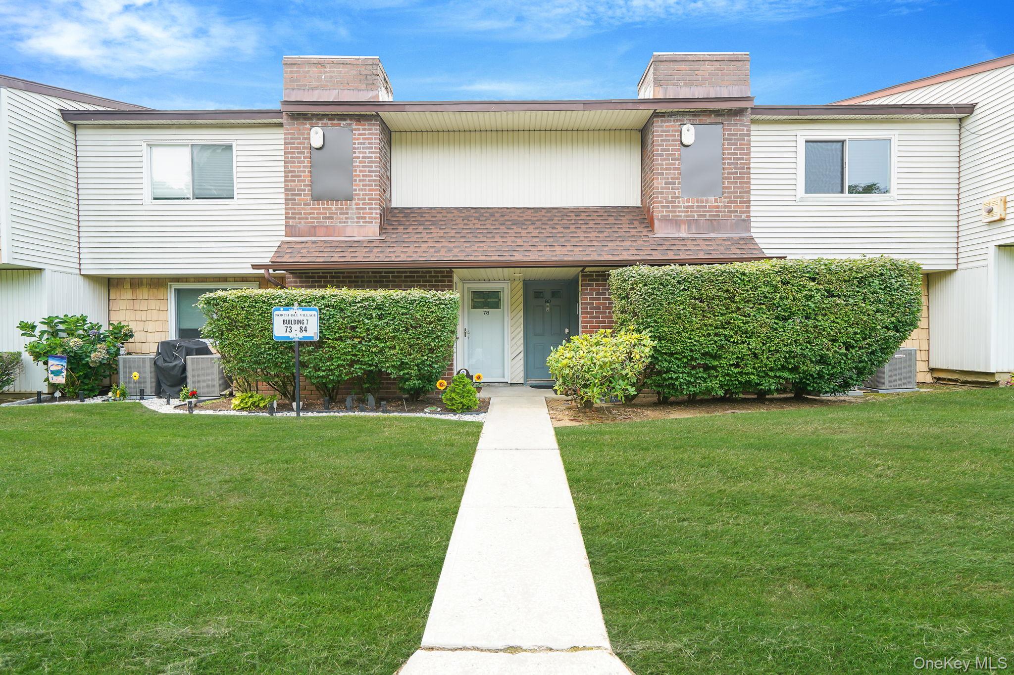 79 Pointe Circle S # 79, Coram, NY 11727