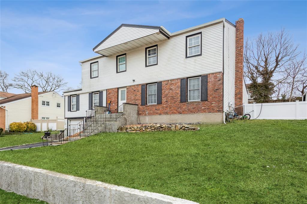 24 Linden Street, Selden, NY 11784