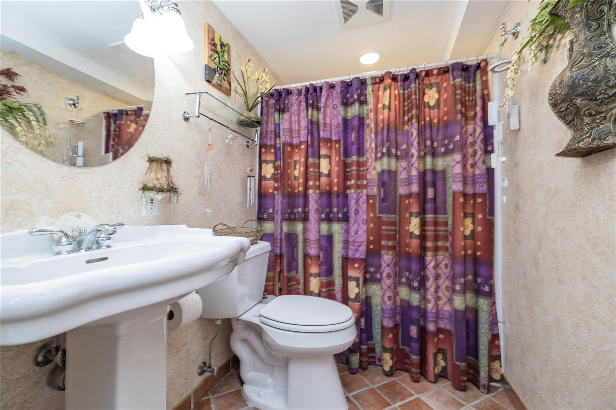 656 N Greene Avenue, Lindenhurst, NY 11757