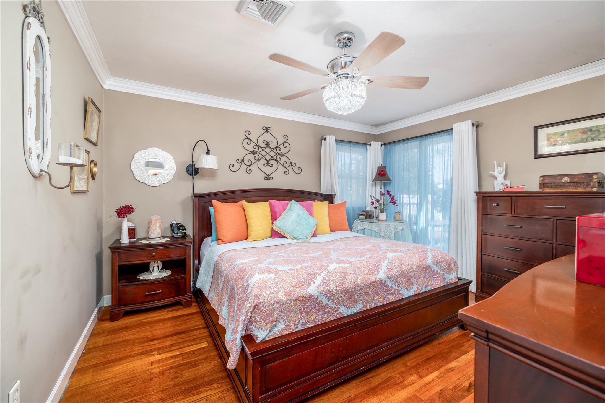 656 N Greene Avenue, Lindenhurst, NY 11757