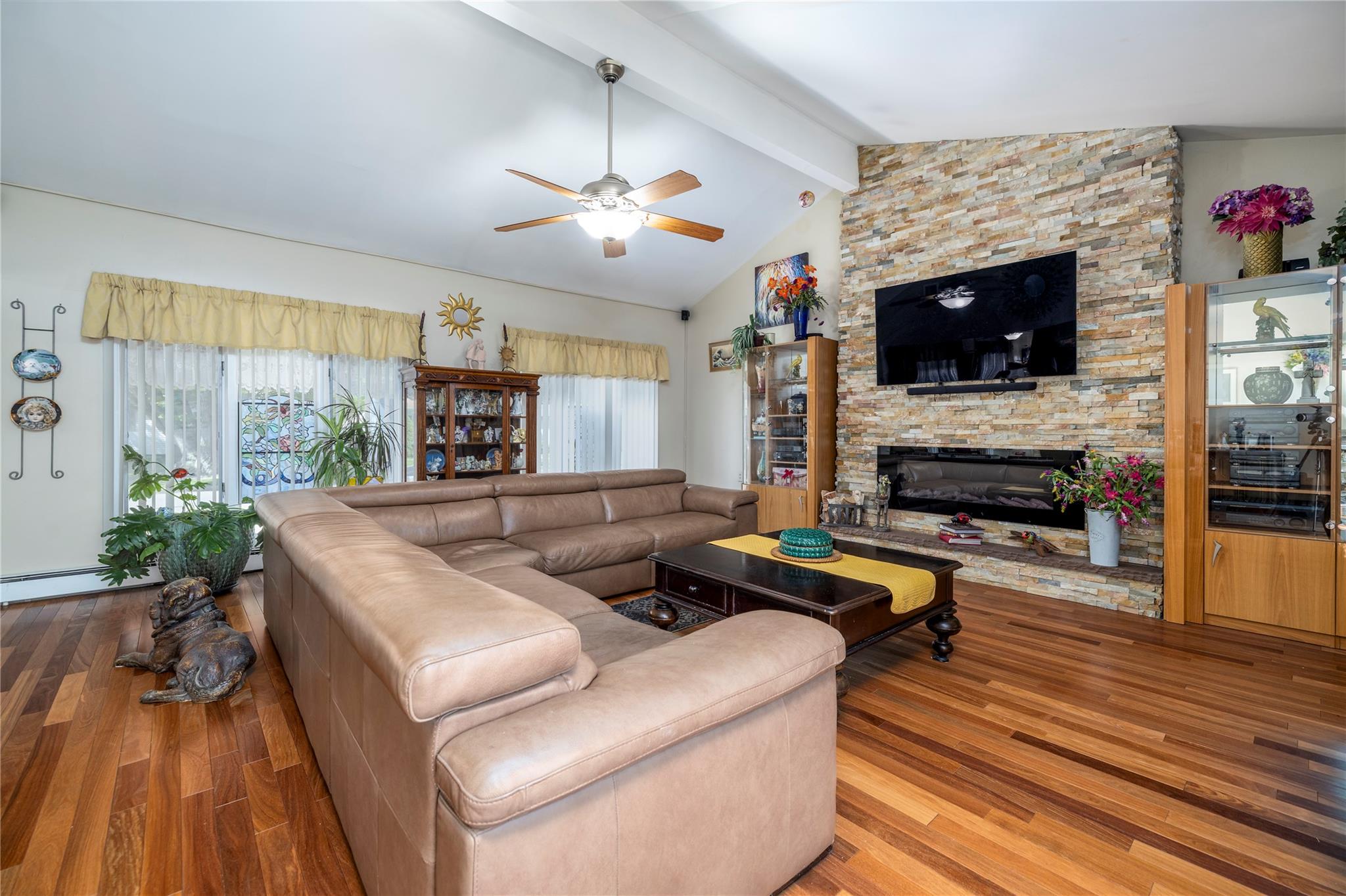 656 N Greene Avenue, Lindenhurst, NY 11757