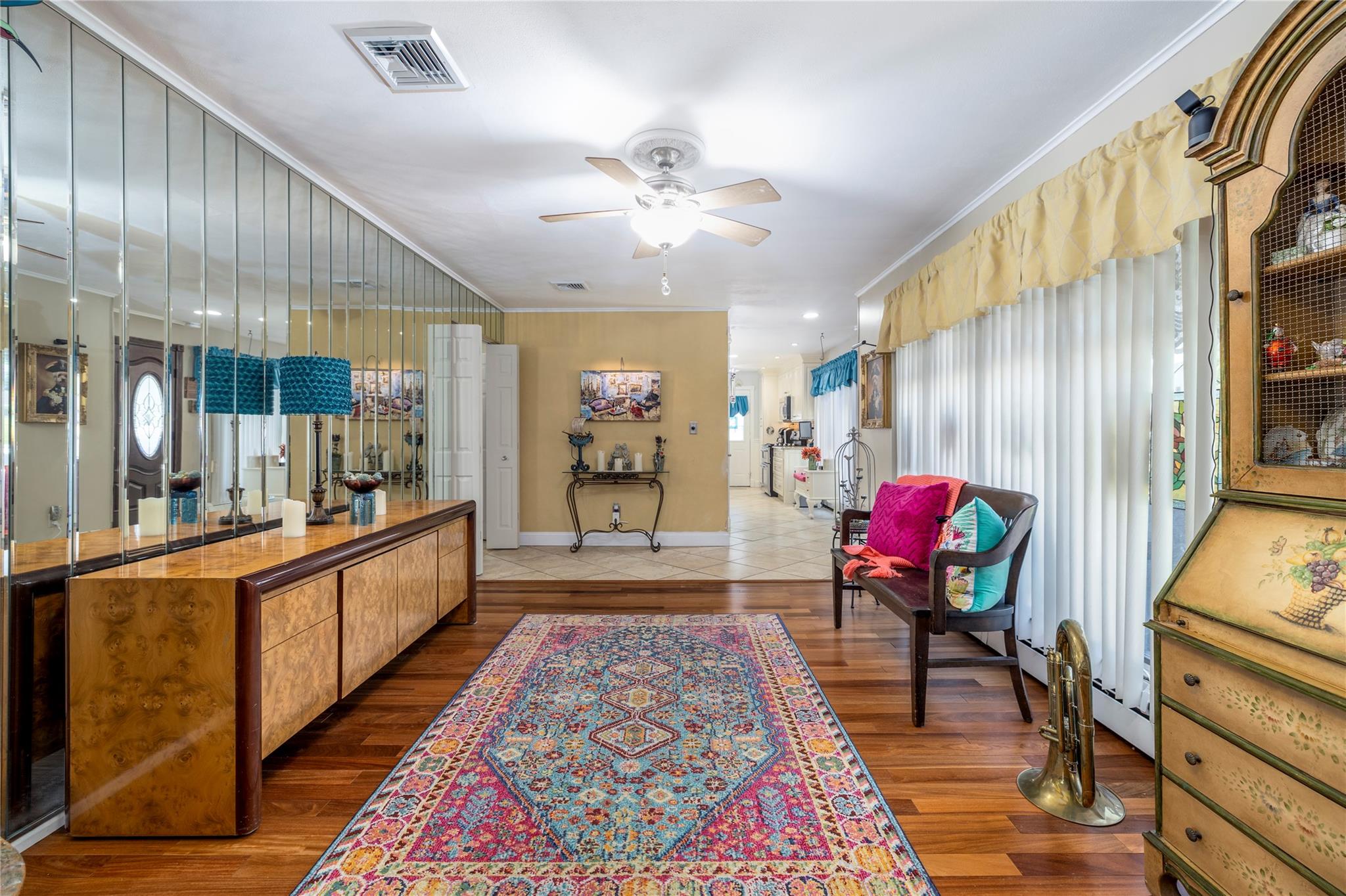 656 N Greene Avenue, Lindenhurst, NY 11757