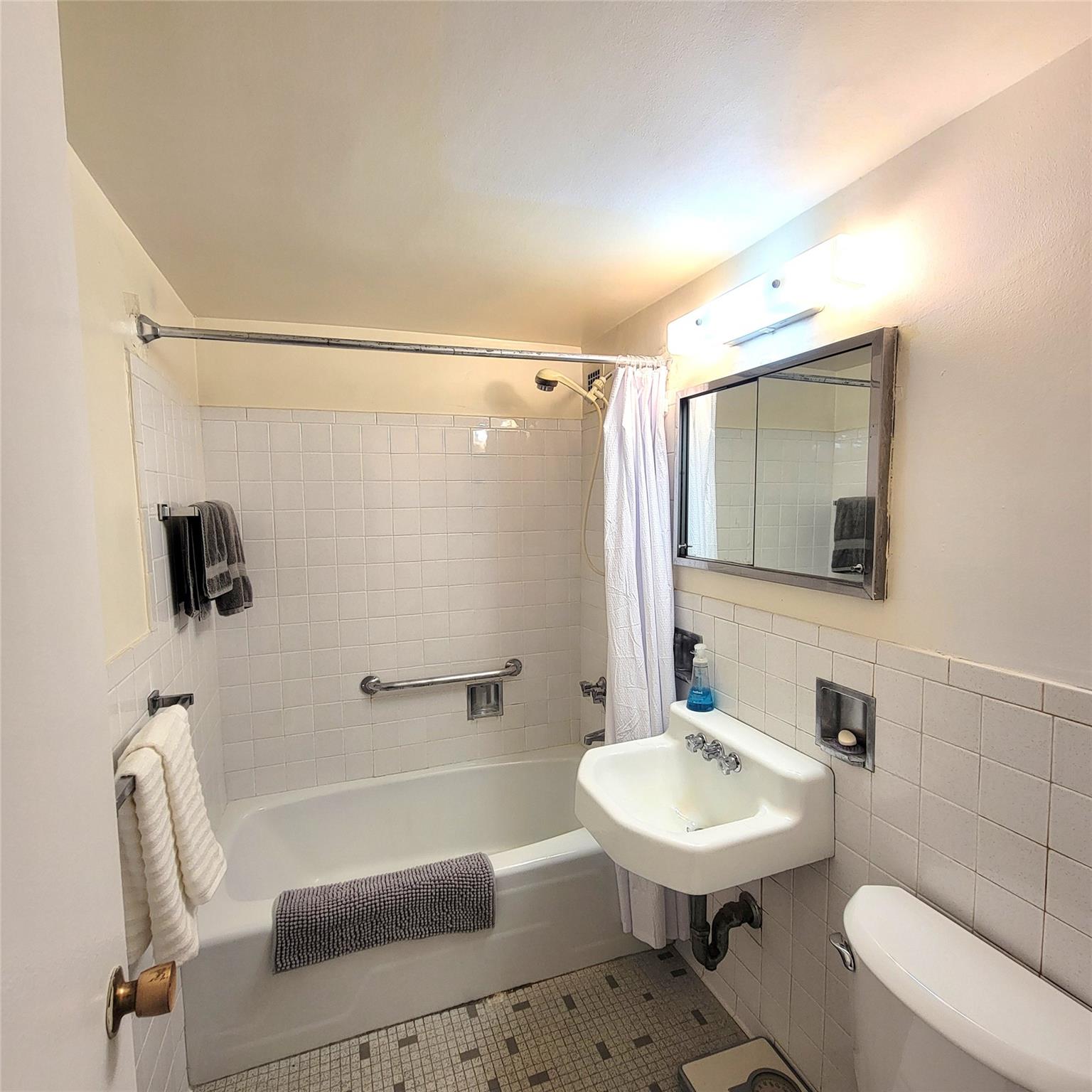 70-20 108 Street # 4C, Forest Hills, NY 11375