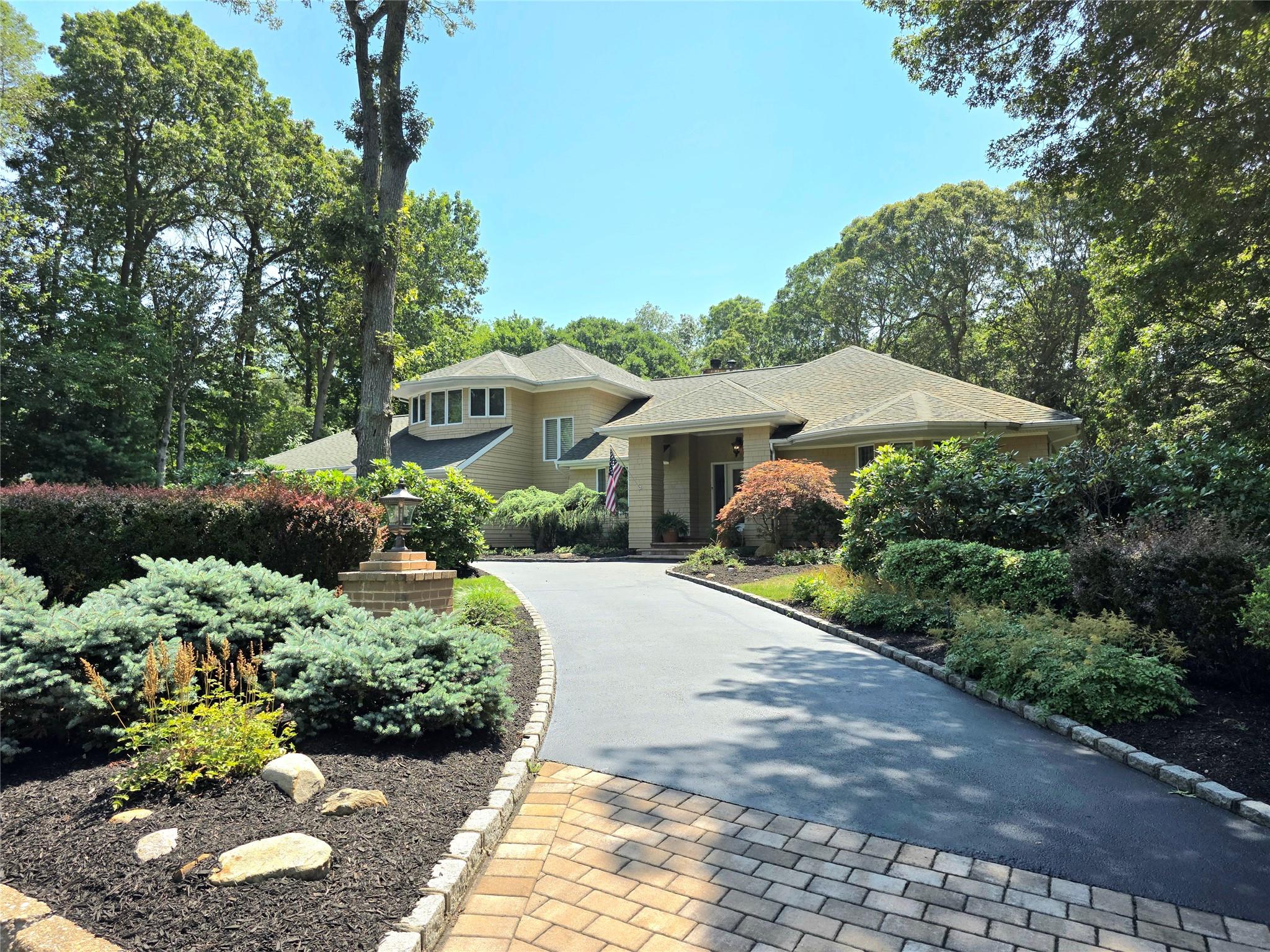 6 Ring Neck Court, Wading River, NY 11792