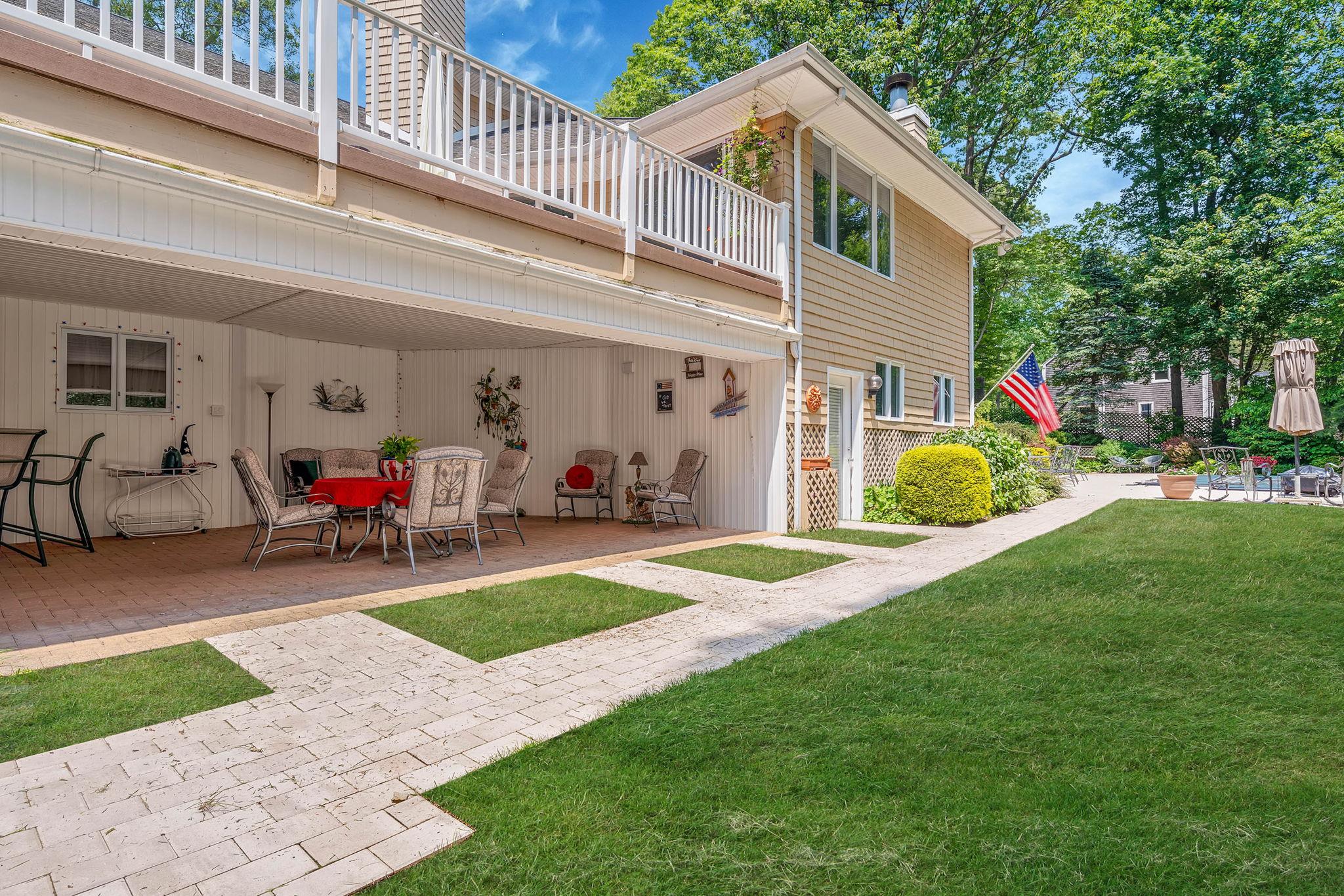 6 Ring Neck Court, Wading River, NY 11792