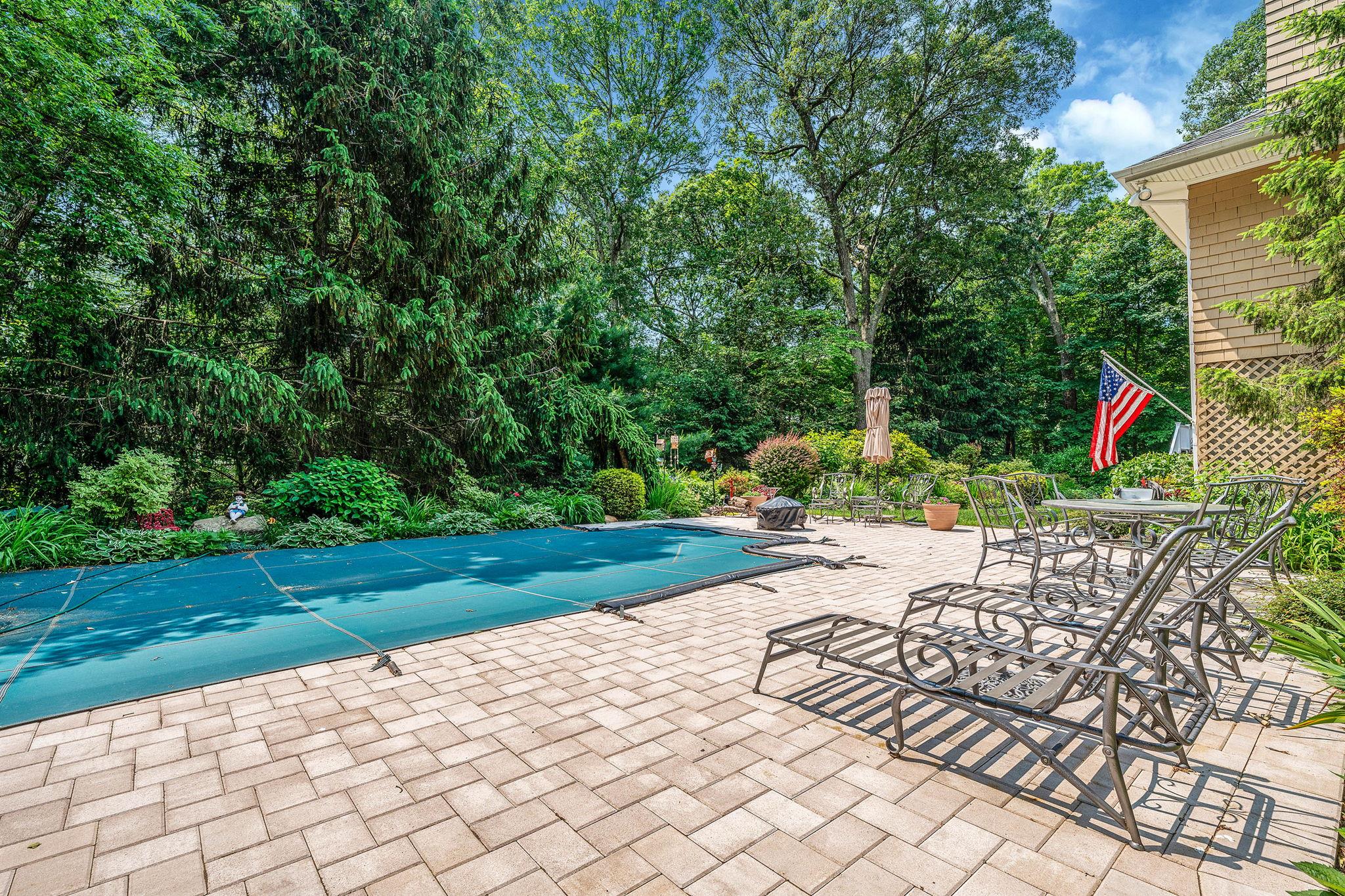 6 Ring Neck Court, Wading River, NY 11792