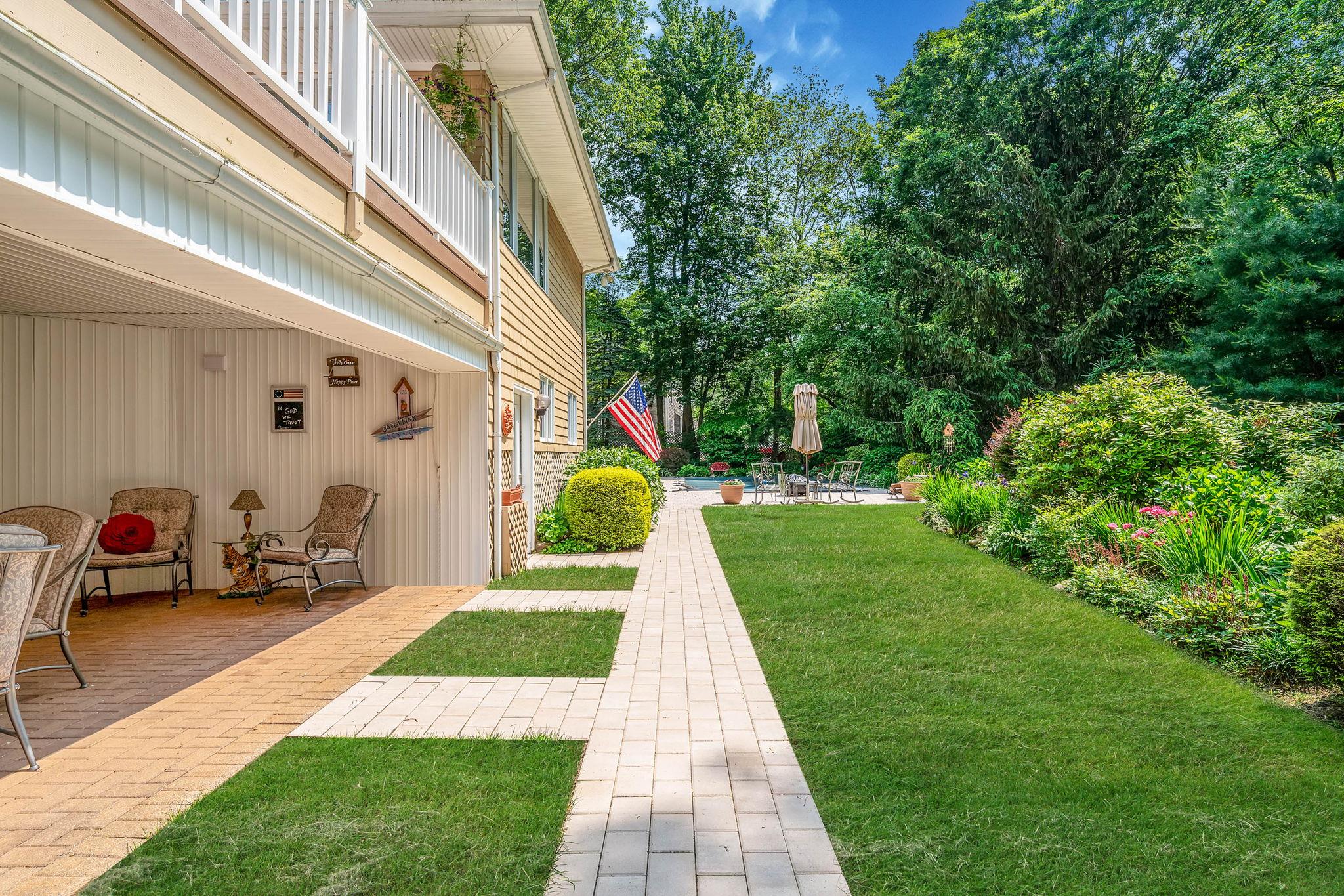 6 Ring Neck Court, Wading River, NY 11792