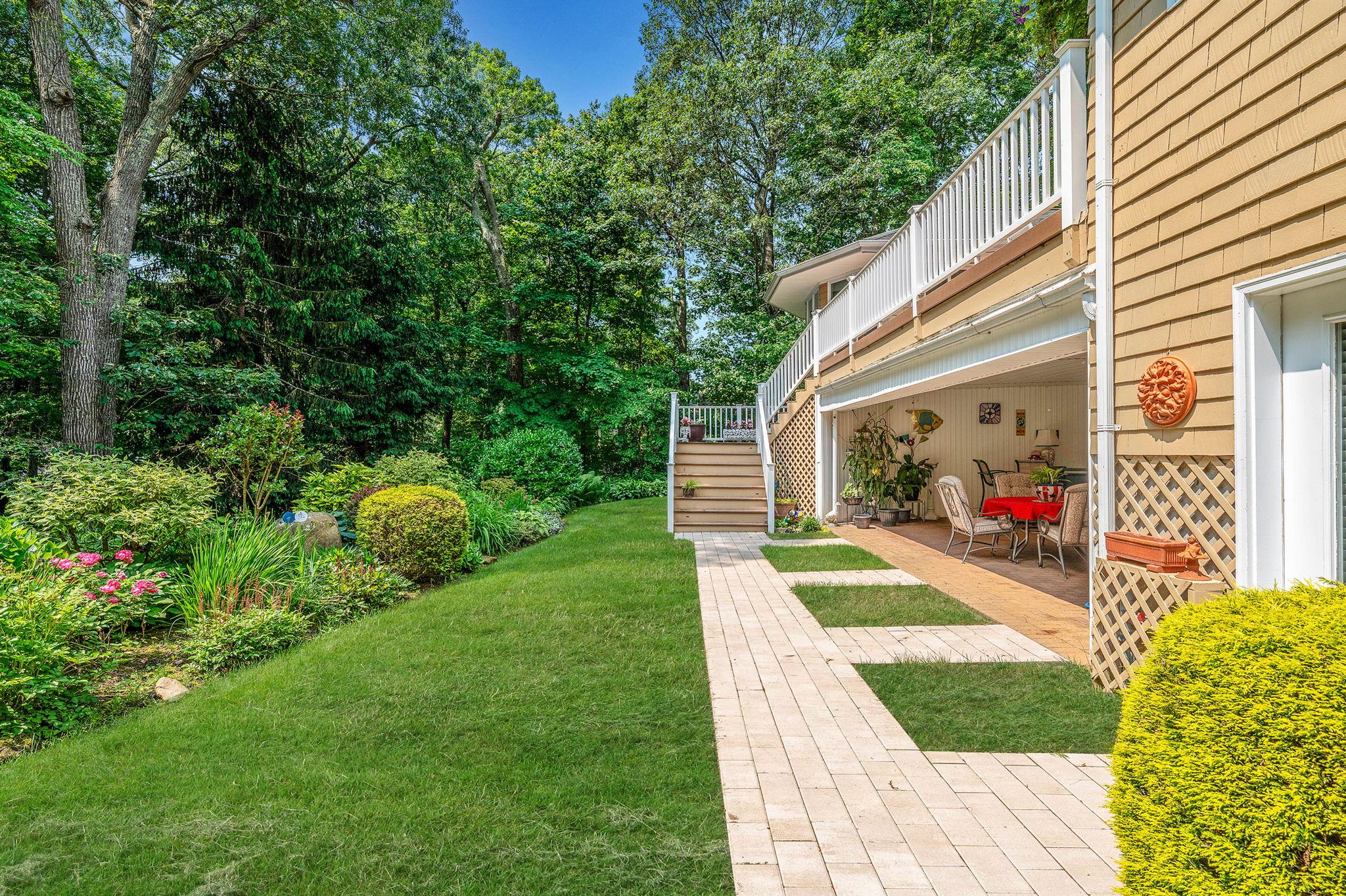 6 Ring Neck Court, Wading River, NY 11792