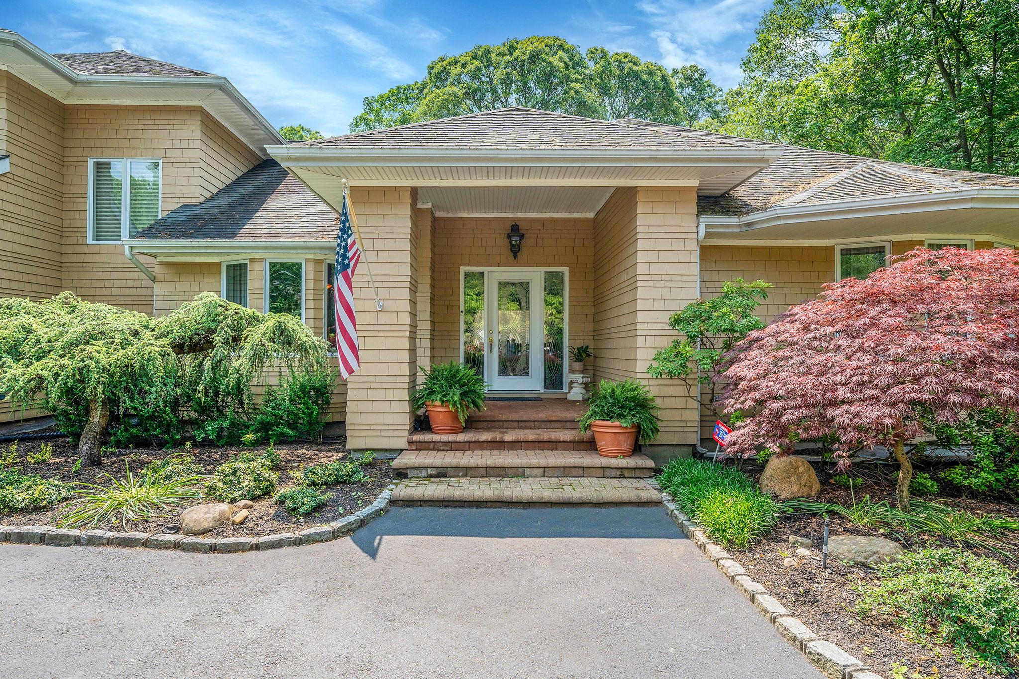 6 Ring Neck Court, Wading River, NY 11792