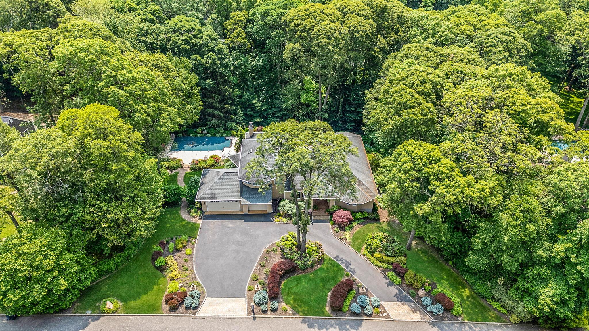 6 Ring Neck Court, Wading River, NY 11792