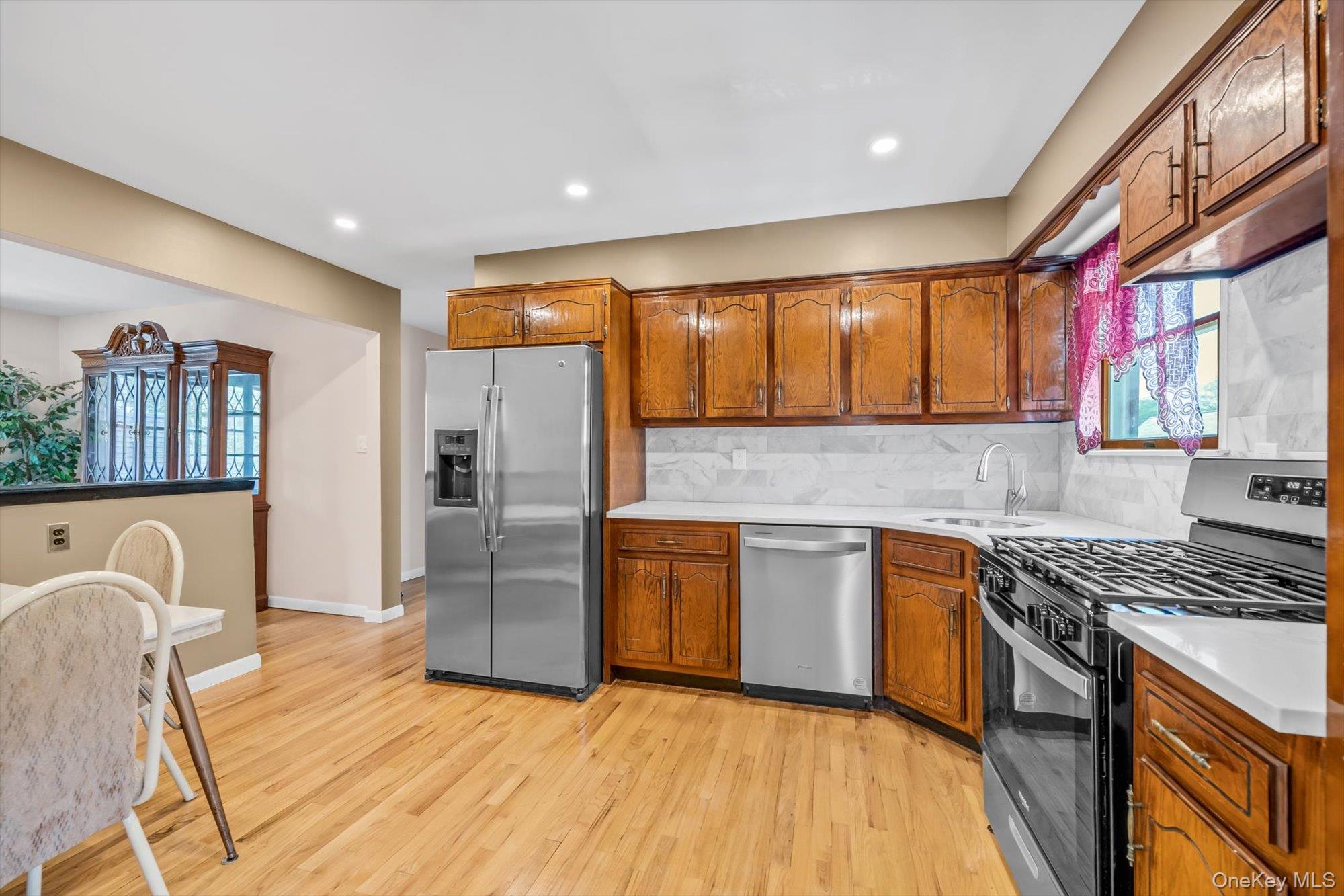 78-30 270th Street, New Hyde Park, NY 11004