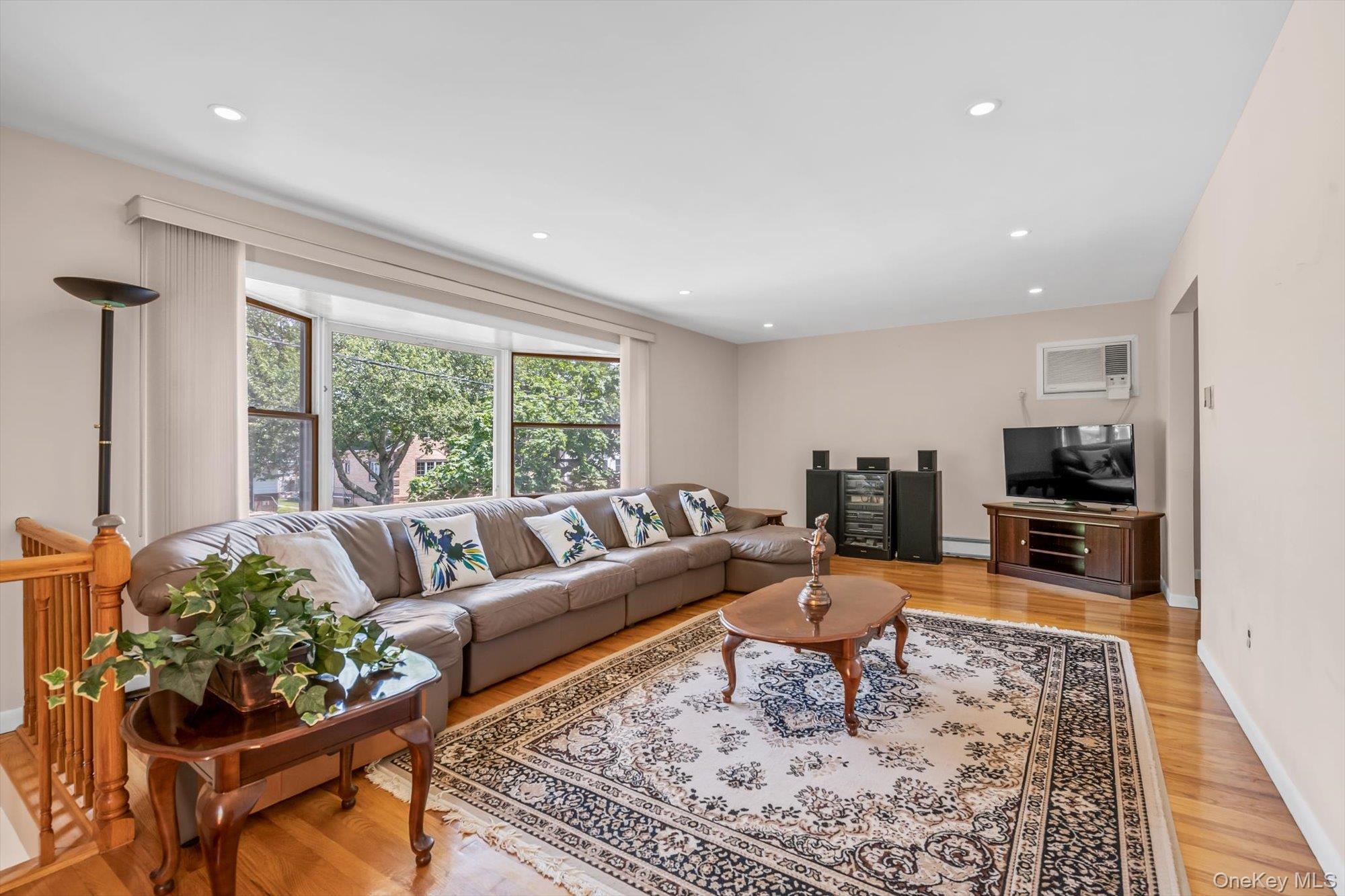 78-30 270th Street, New Hyde Park, NY 11004