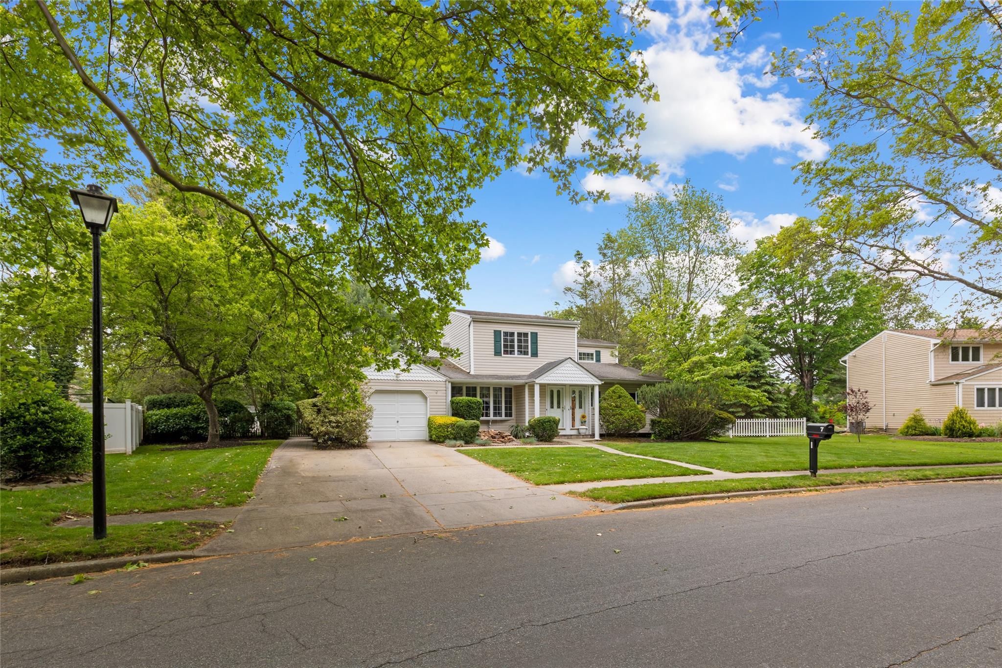 7 Kinsella Street, Dix Hills, NY 11746